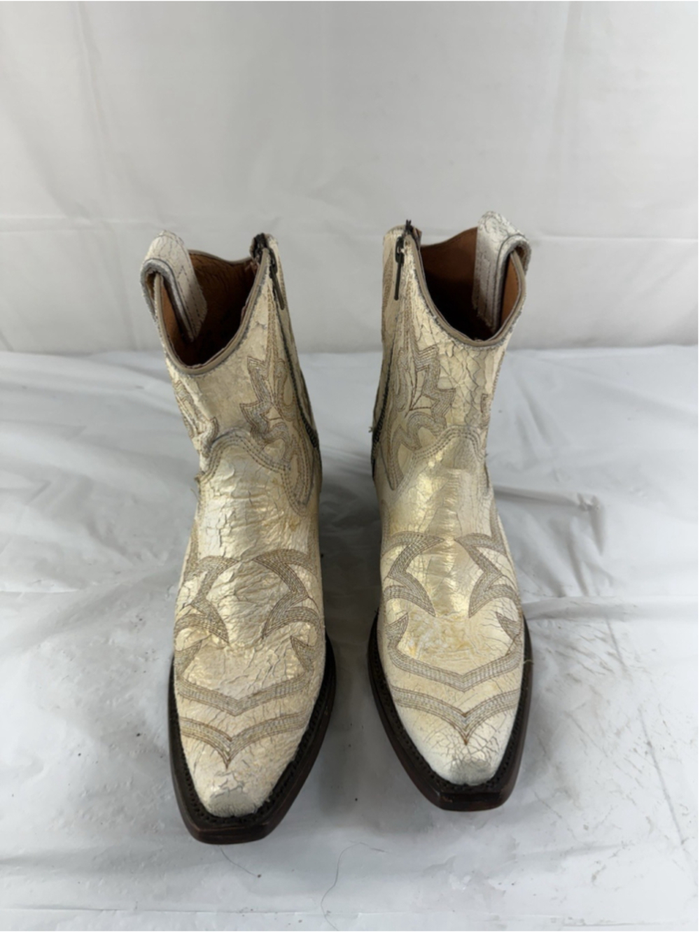 Circle G Crackle Pearl Embroidered Ankle Bootie White Size 7.5
